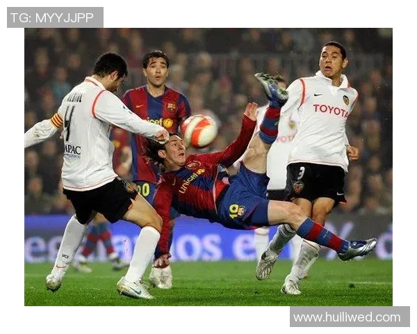 足球场上英姿飒爽，球星西装搭配展现不一样的魅力风采