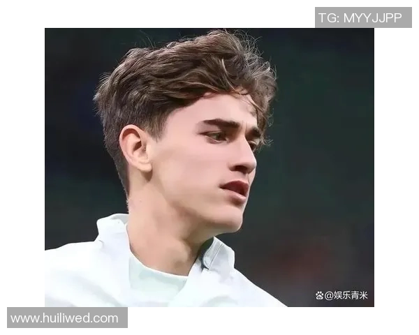 足球巨星面孔合体呈现完美融合展现不同时代球员魅力与风采 足球巨星面孔合体呈现完美融合展现不同时代球员魅力与风采