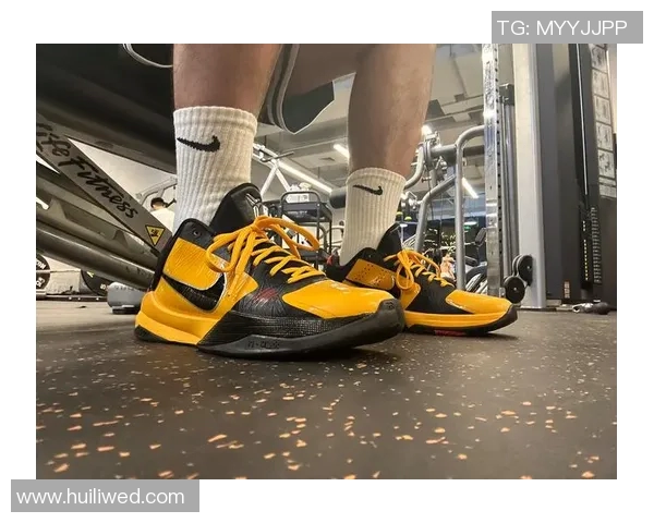 足球球星为什么偏爱穿高帮鞋揭秘穿搭背后的运动性能与时尚趋势 足球球星为什么偏爱穿高帮鞋揭秘穿搭背后的运动性能与时尚趋势